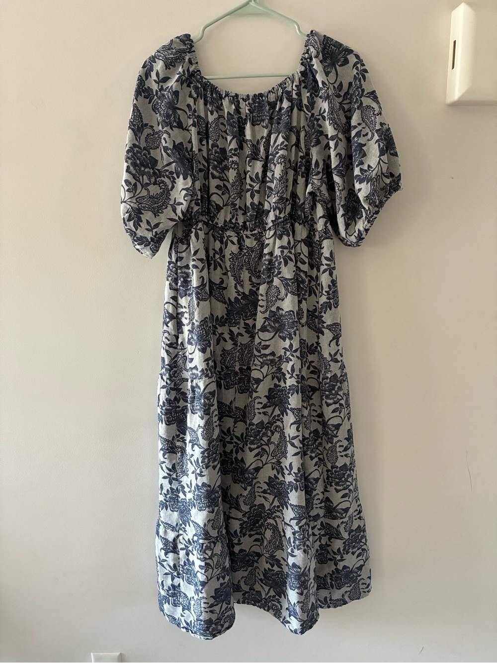 Blue Floral Midi Dress with Puff Sleeves - Picture 2 of 4
